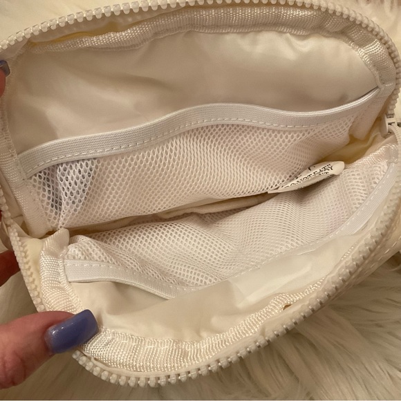 Gaiam Sidekick Waistpack - NWT - Cream - Picture 11 of 12